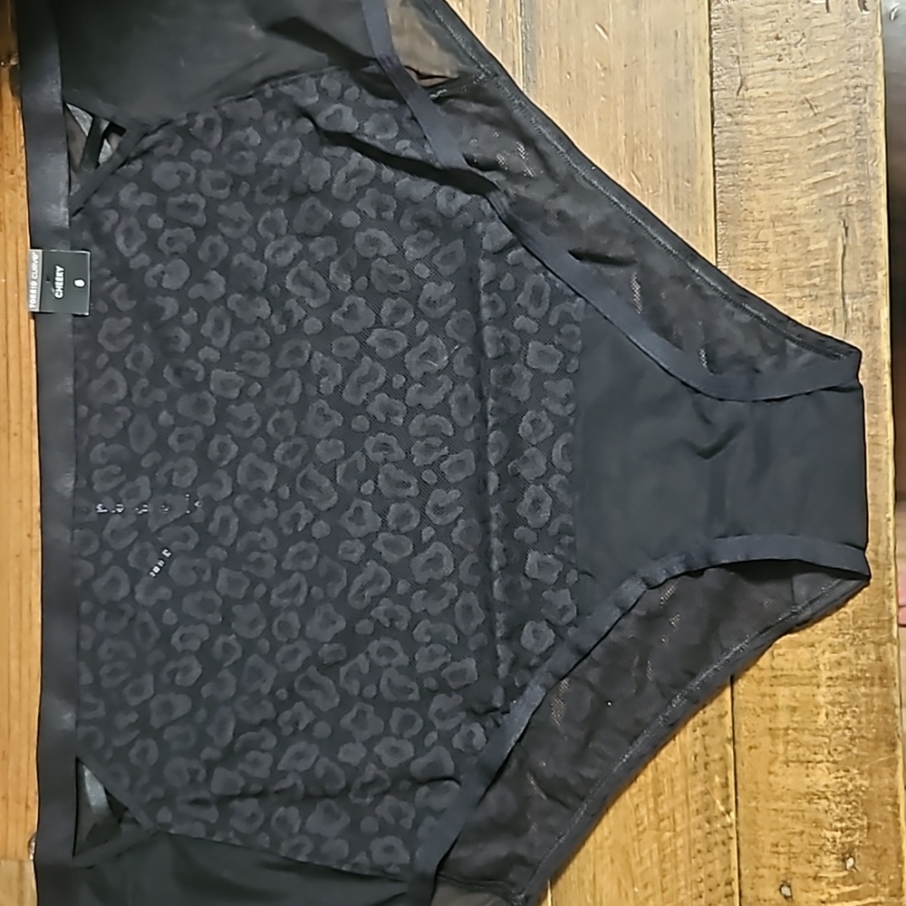 TORRID ANIMAL LACE MID RISE CHEEKY PANTY: BLACK: NEW WITH TAGS: SIZE 6